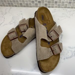 NWOT- BIRKENSTOCK New Arizona Soft Footbed Sandal